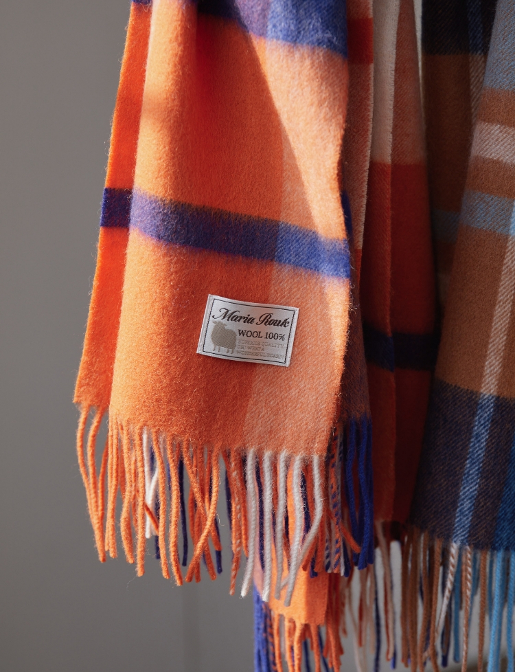 40年の歴史のあるメーカーがお届けするオリジナルブランドのマフラー・ストール