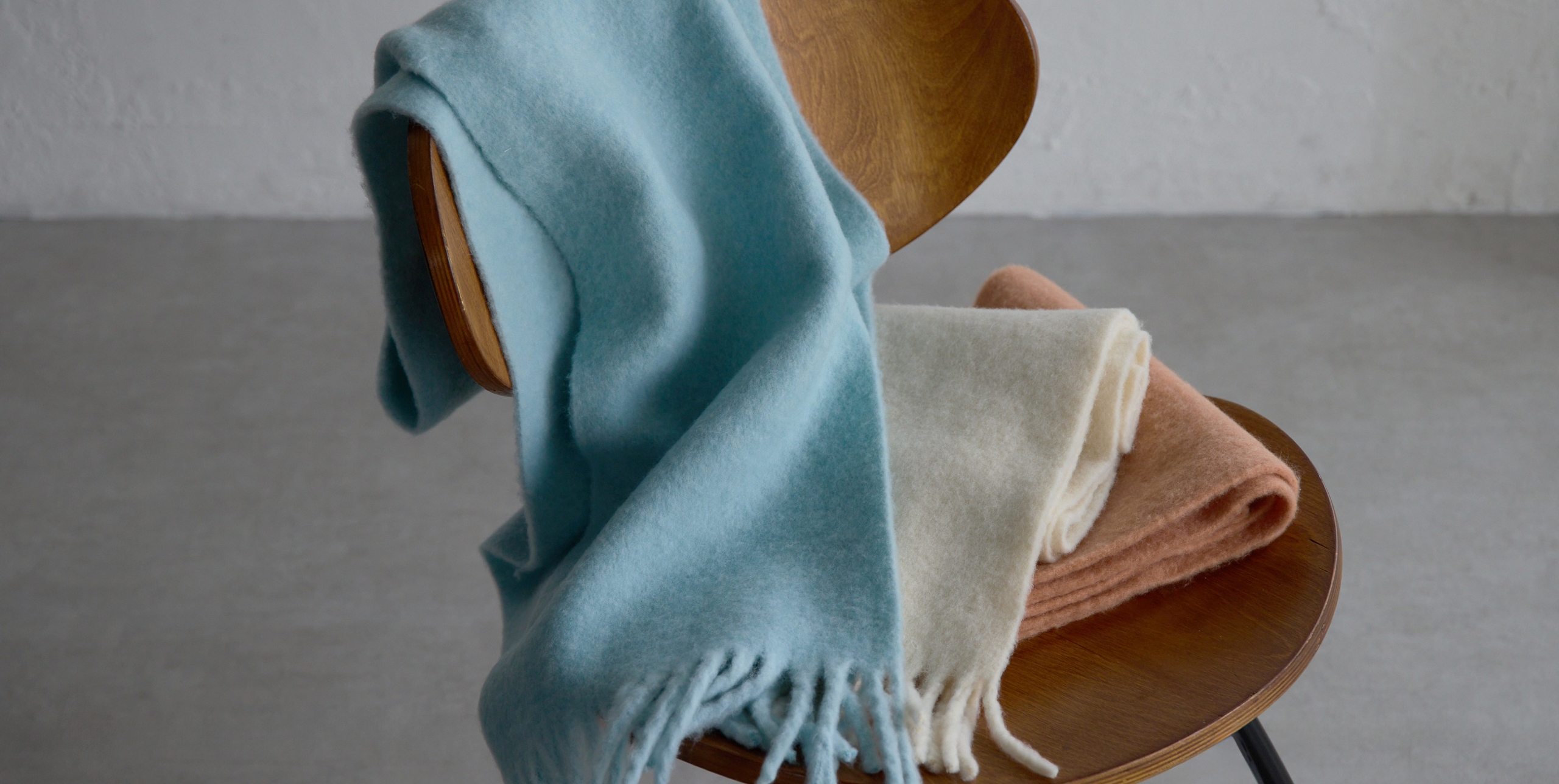 40年の歴史のあるメーカーがお届けするオリジナルブランドのマフラー・ストール