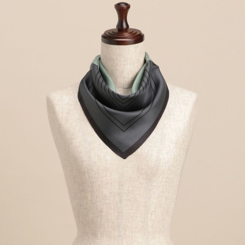 ⭐︎sparrrow⭐︎TAAKK シルクスカーフ 45 新品未使用 ⭐︎sparrrow⭐︎TAAKK シルクスカーフ 45 新品未使用 バロッコ