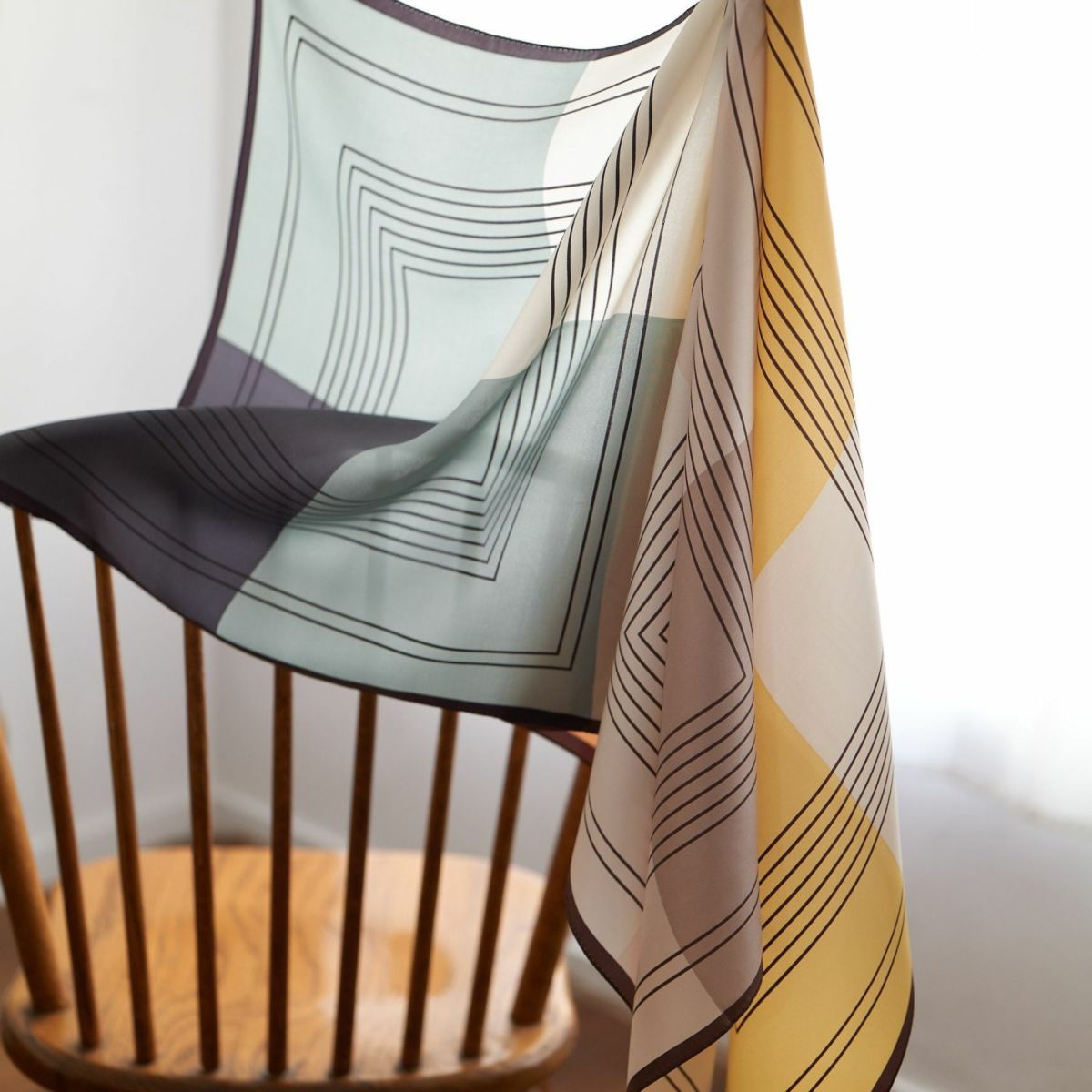  幾何柄4ブロックスカーフ