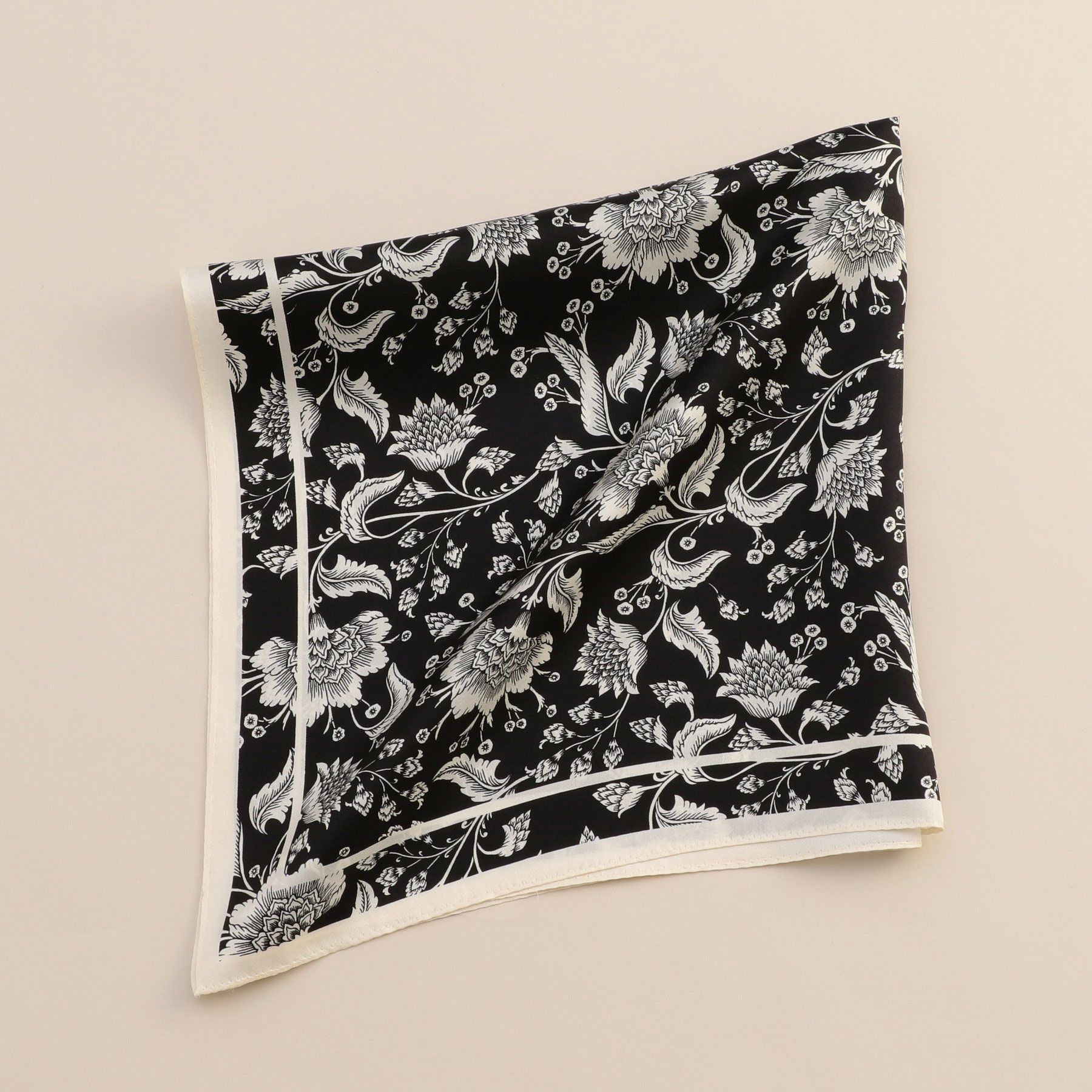 サラサ柄スカーフ＜ブラック＞ シルク100% 日本製 | Maria Rouk