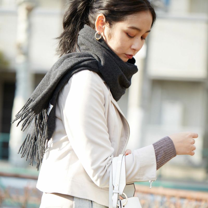 イタリア製カシミヤブレンド無地 ストール＜チャコール＞ | Maria Rouk