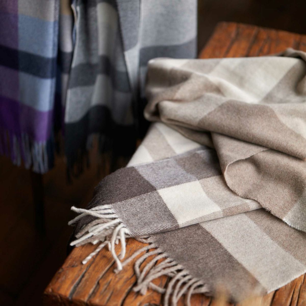 イタリア製カシミヤブレンドラインチェックストール