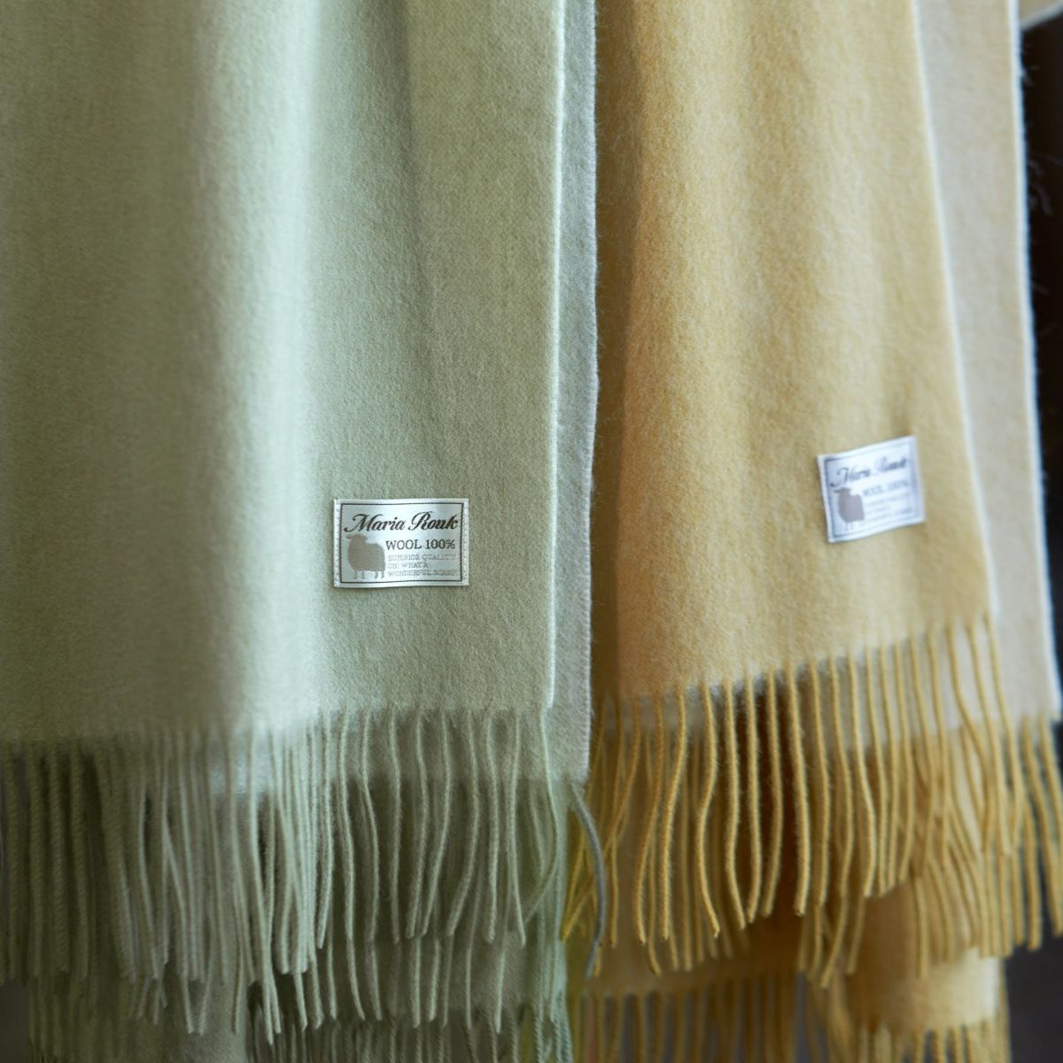  ウール100%大判無地リバーシブルストール