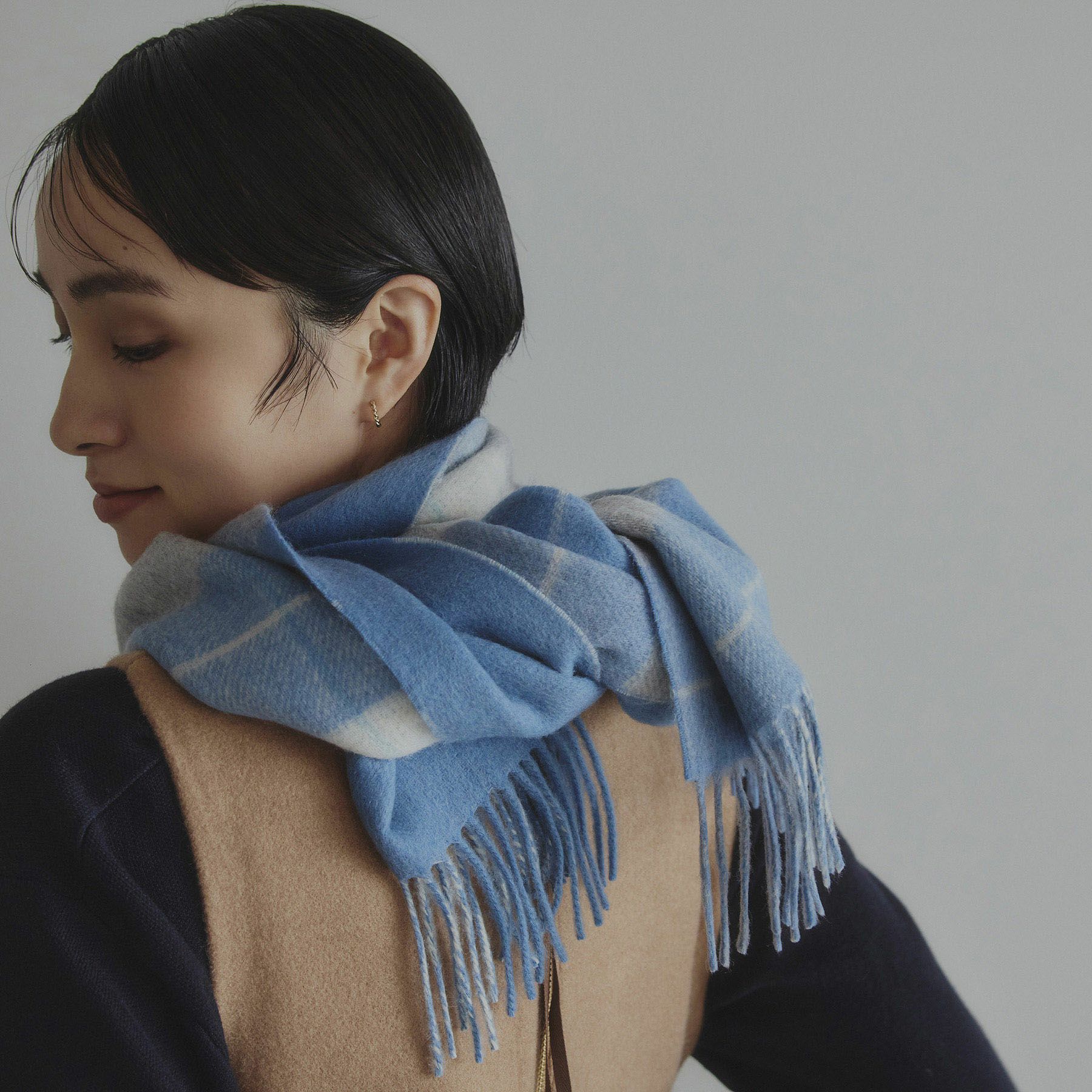 カシミヤブレンドチェックリバーシブルマフラー＜サックス＞ | Maria  