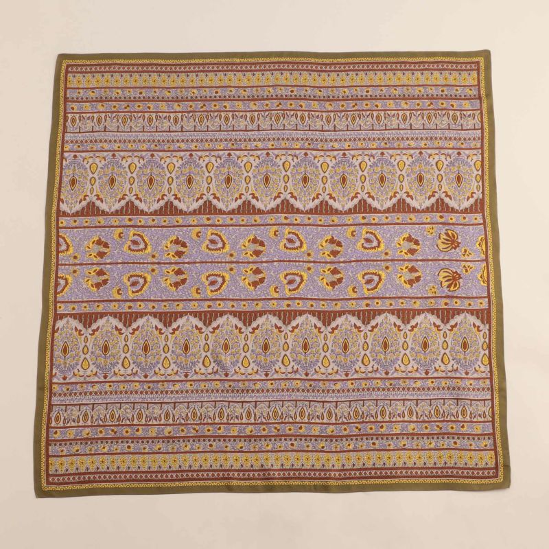 レトロ柄スカーフ