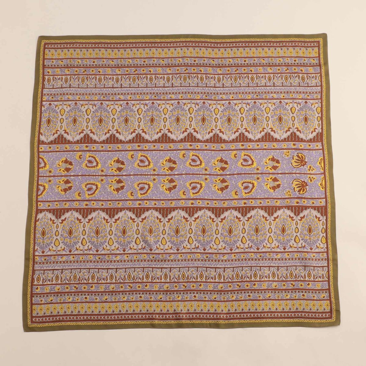 レトロ柄スカーフ