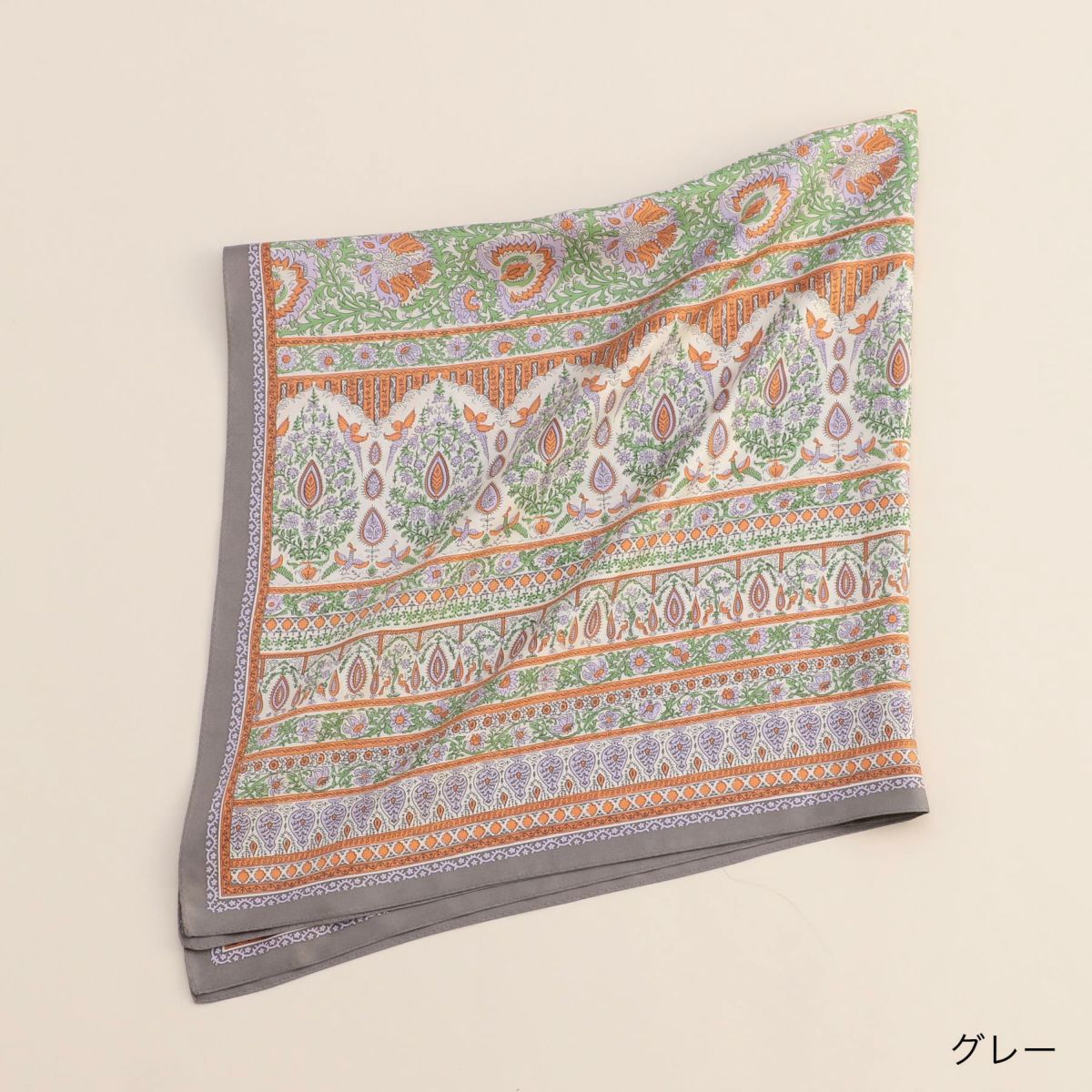 レトロ柄スカーフ