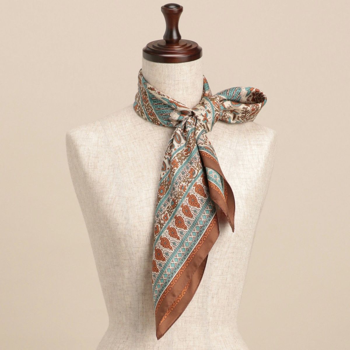 レトロ柄スカーフ