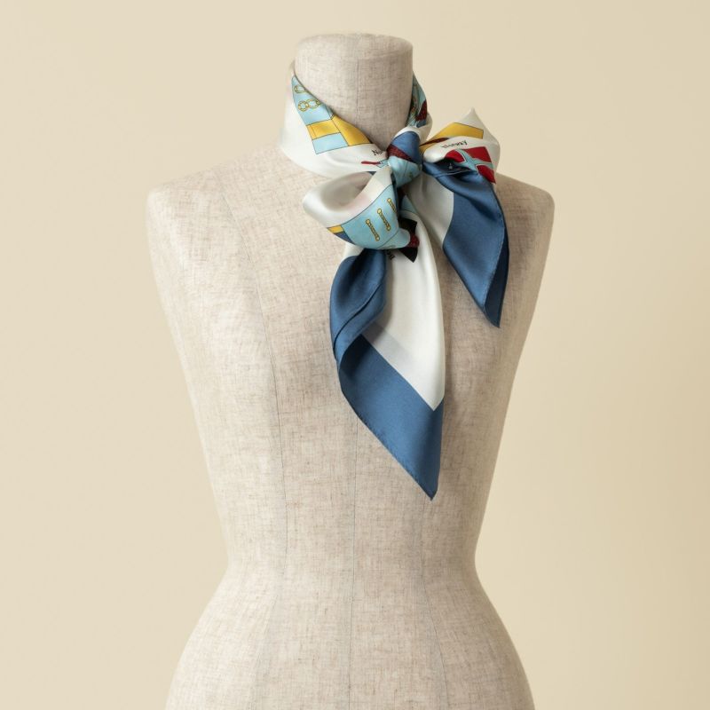 シルク100％　国旗柄スカーフのブルー