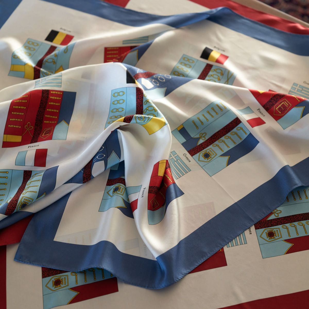 シルク100％　国旗柄スカーフ