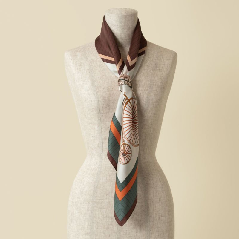 自転車柄スカーフ＜ブラウン＞　シルク100%　日本製