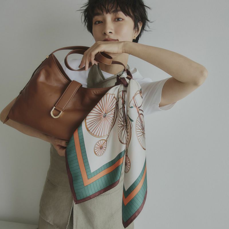 自転車柄スカーフ＜ブラウン＞　シルク100%　日本製