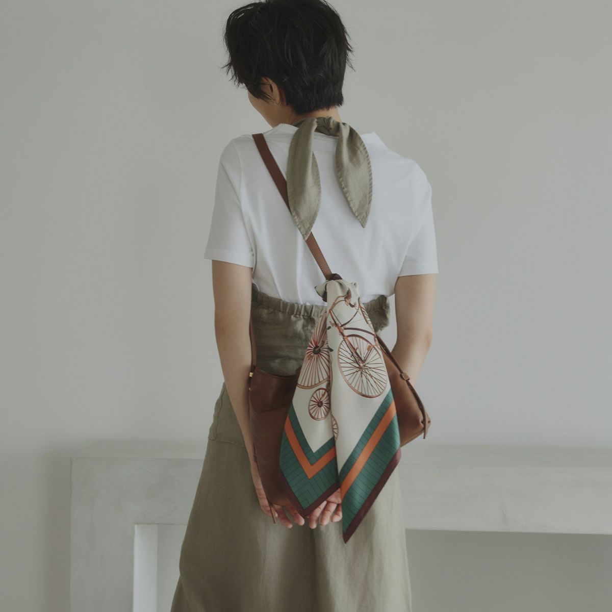 自転車柄スカーフ＜ブラウン＞　シルク100%　日本製