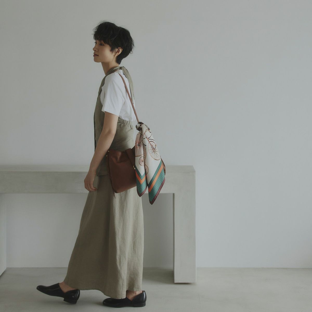 自転車柄スカーフ＜ブラウン＞　シルク100%　日本製