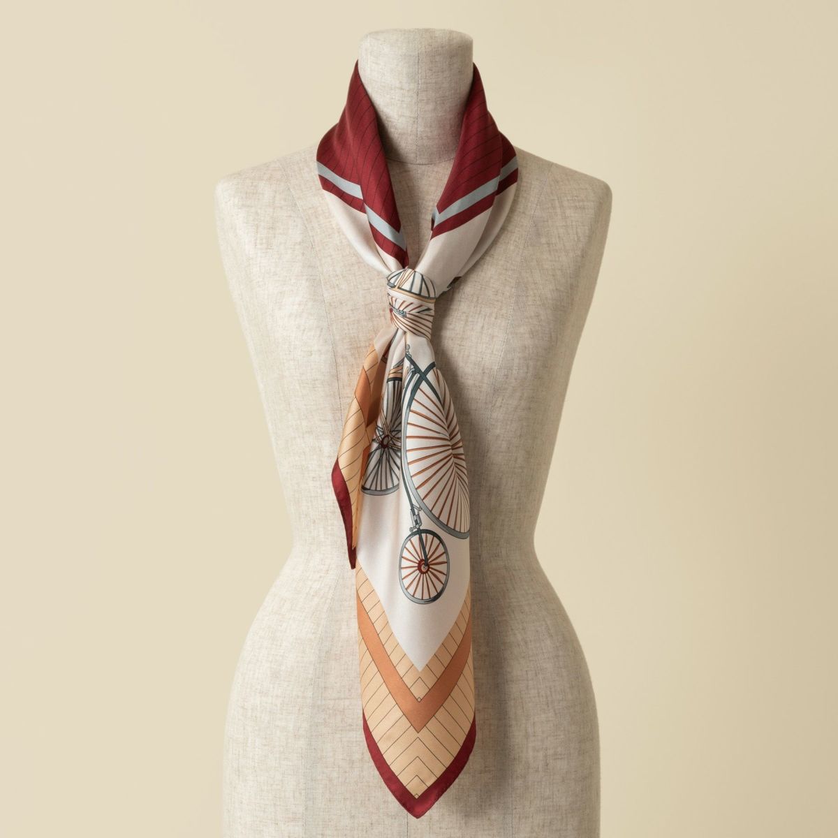 自転車柄スカーフのボルドー