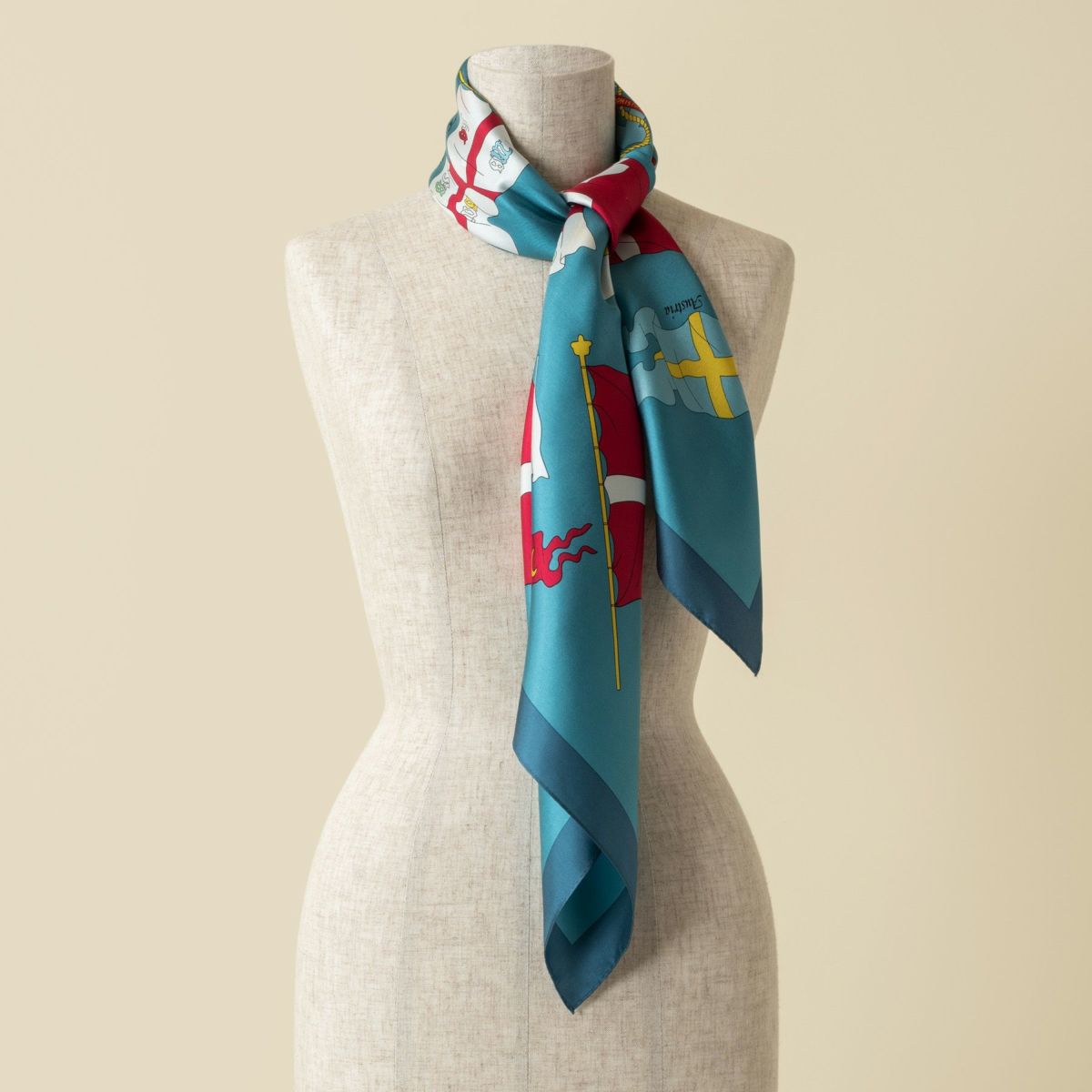 旗柄スカーフ＜グリーン＞　シルク100%　日本製