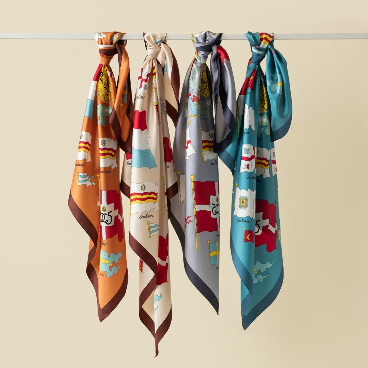 旗柄スカーフ＜グリーン＞　シルク100%　日本製