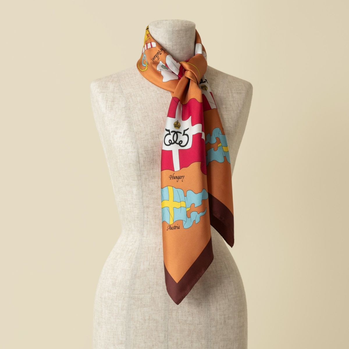 旗柄スカーフ＜ブラウン＞　シルク100%　日本製