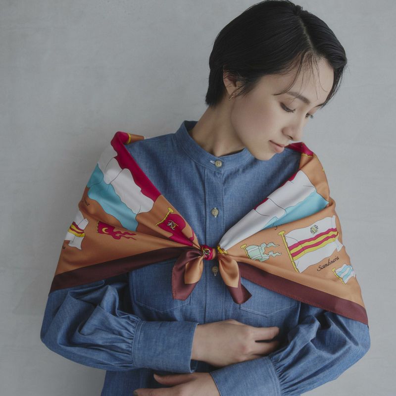 旗柄スカーフ＜ブラウン＞　シルク100%　日本製