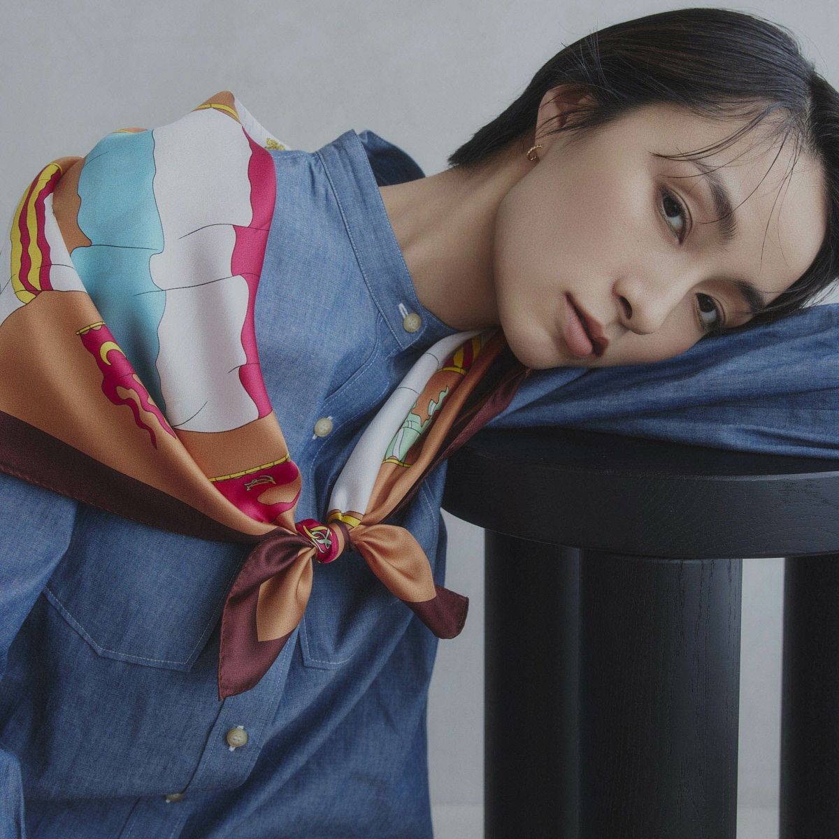 旗柄スカーフ＜ブラウン＞　シルク100%　日本製