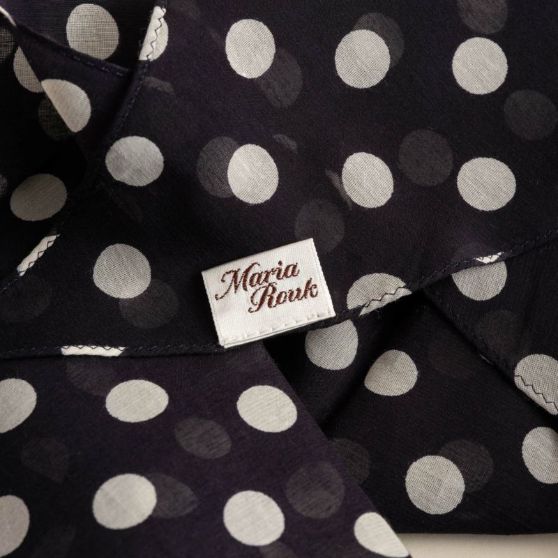 ドット剣先コットンシルクスカーフ＜ネイビー＞ | Maria Rouk（マリア