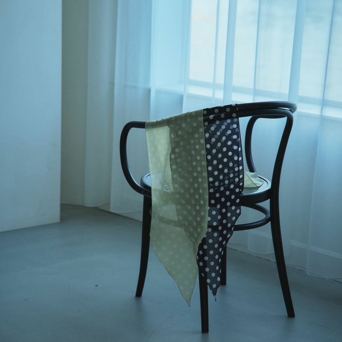  ドット剣先コットンリネンスカーフ