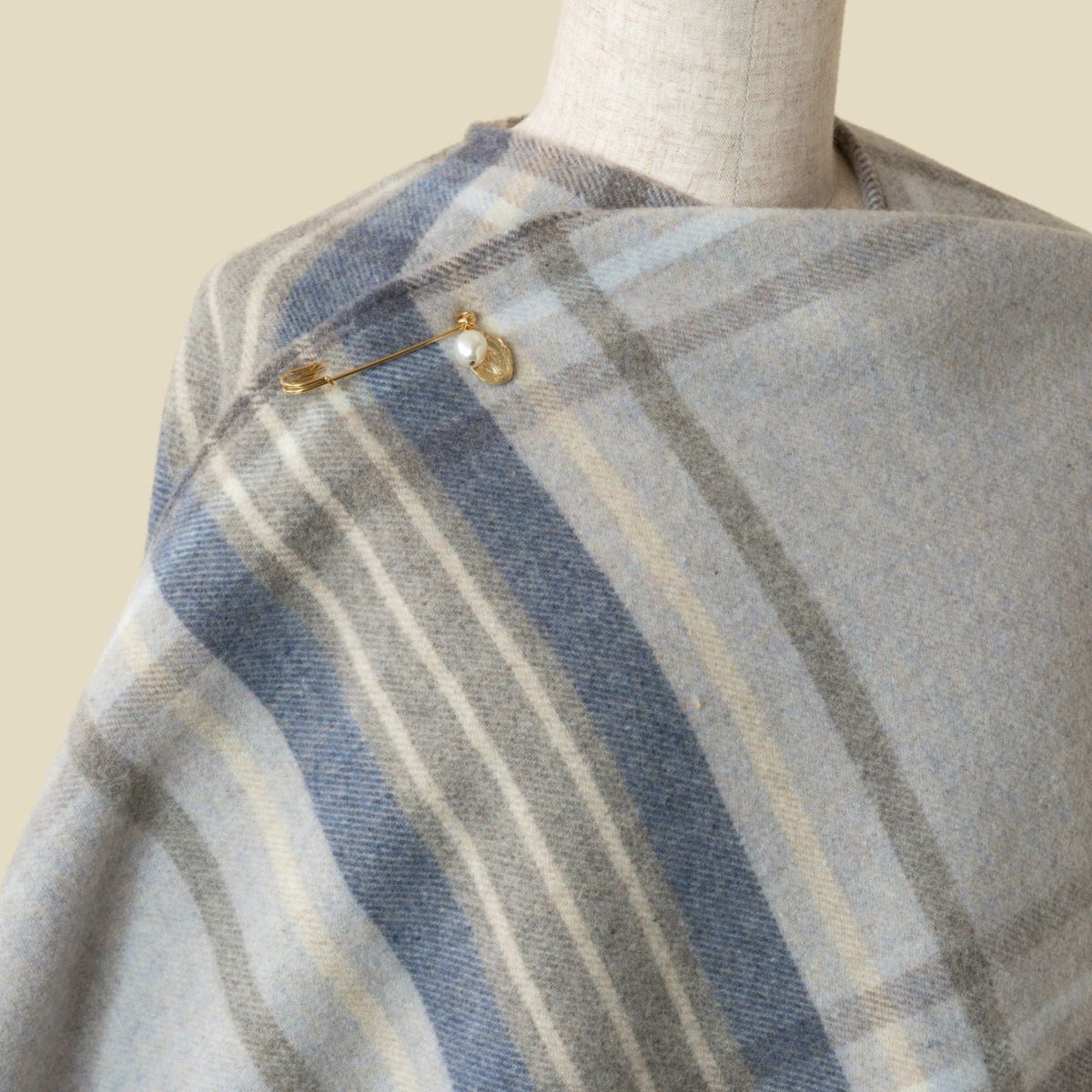  イタリア製ウール100％ 杢チェックケープ＜ブルー＞