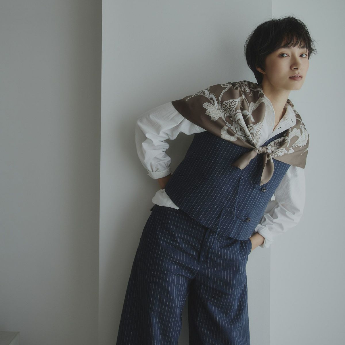 ペルシャ柄スカーフ＜ブラウン＞　シルク100%　日本製