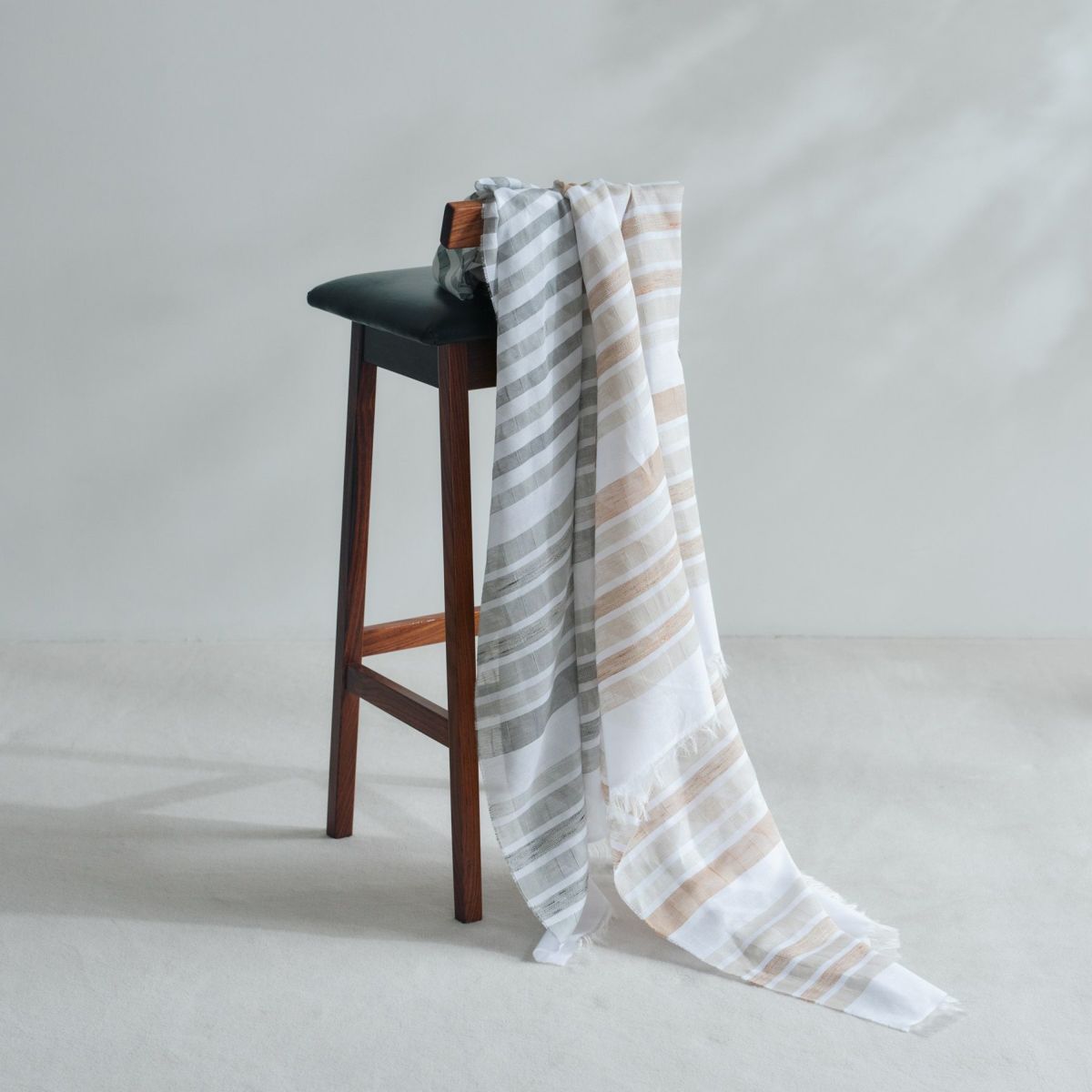  イタリア製 ランダムボーダーラメストール