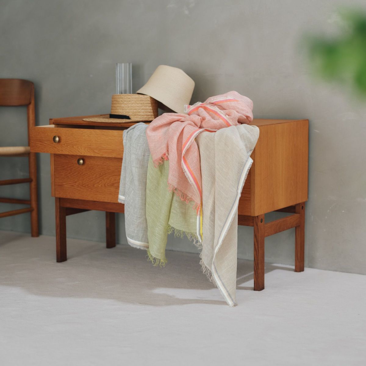  イタリア製 サイドラインリネンストール