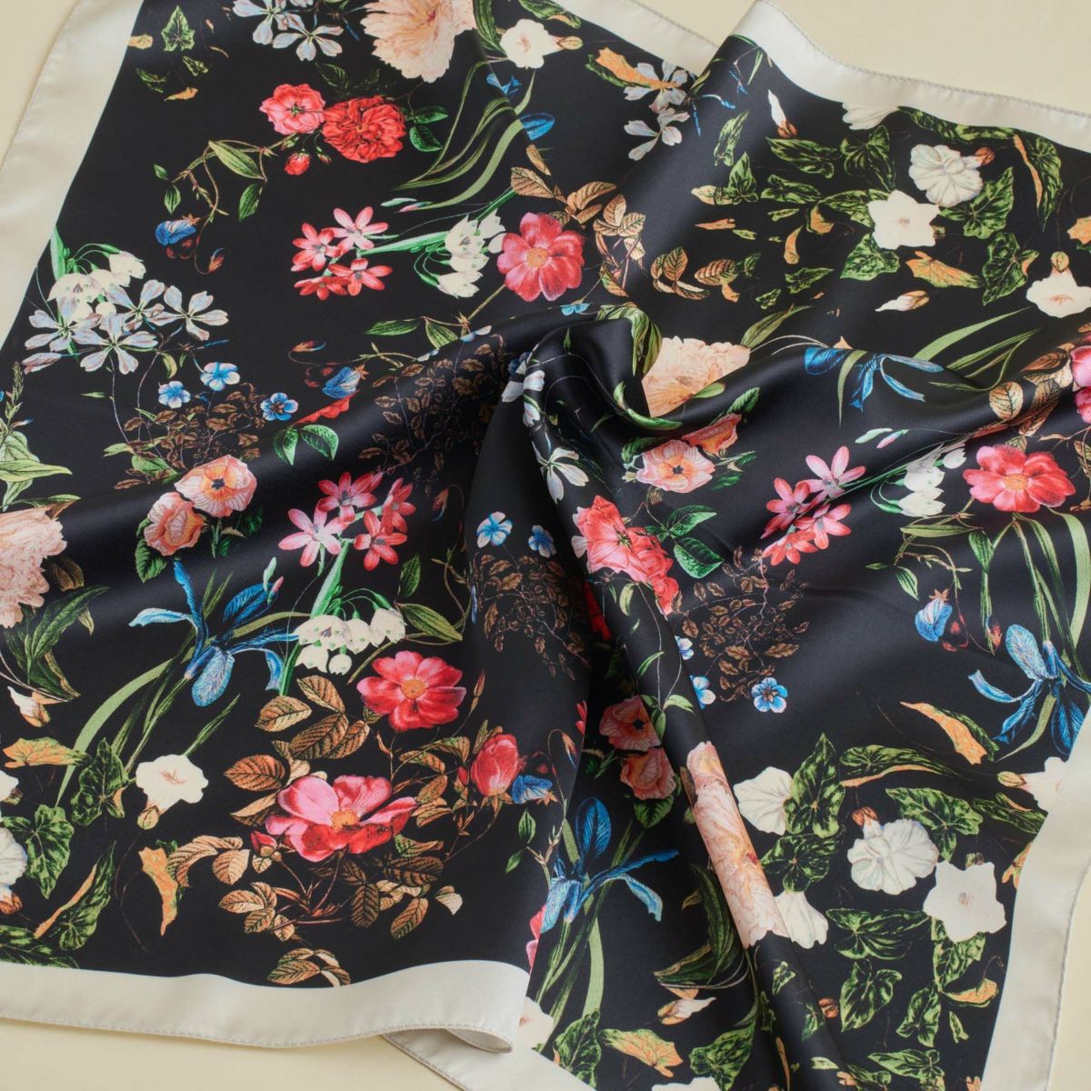  小花柄ウォッシャブルスカーフ＜オフホワイト＞　イタリア製