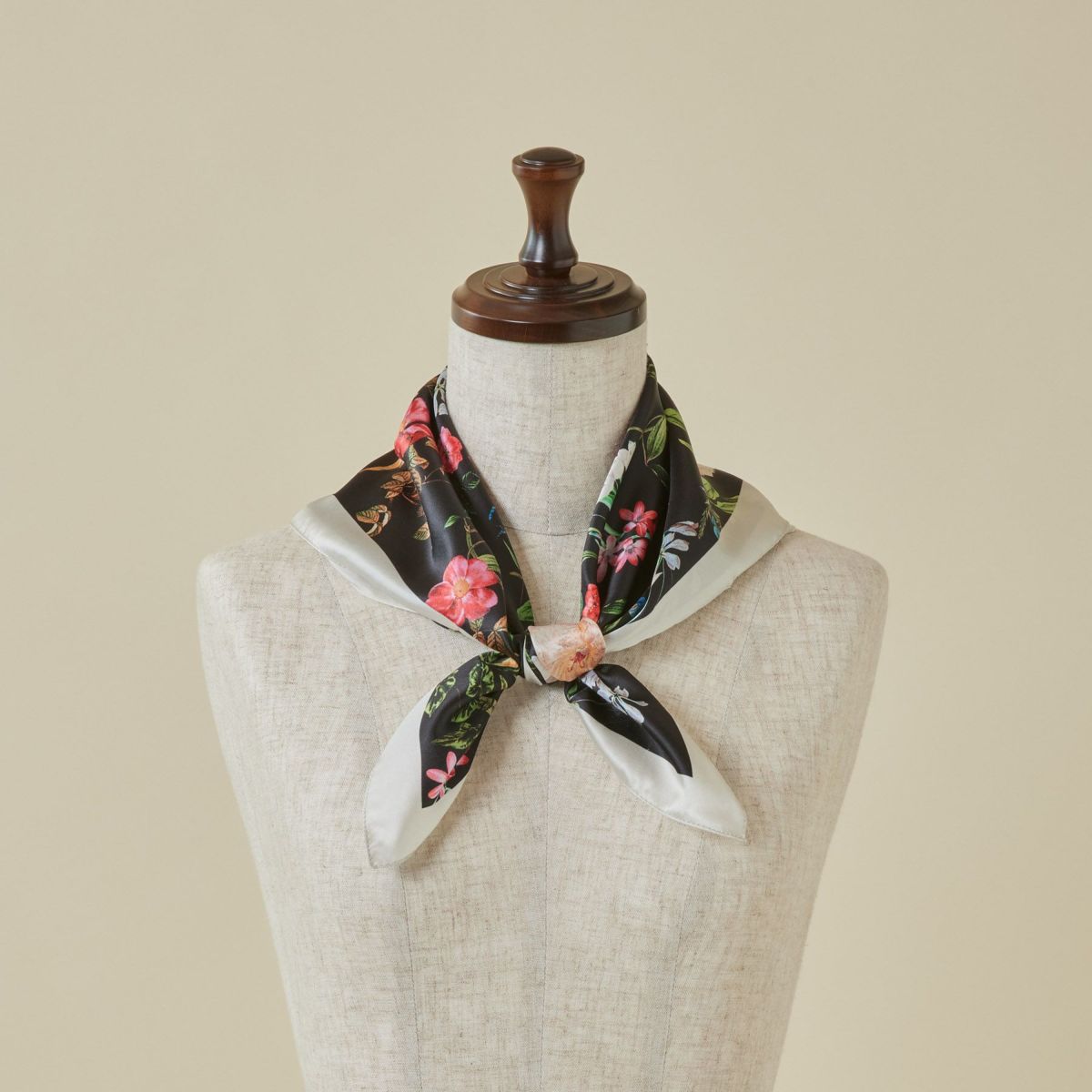  小花柄ウォッシャブルスカーフ＜オフホワイト＞　イタリア製