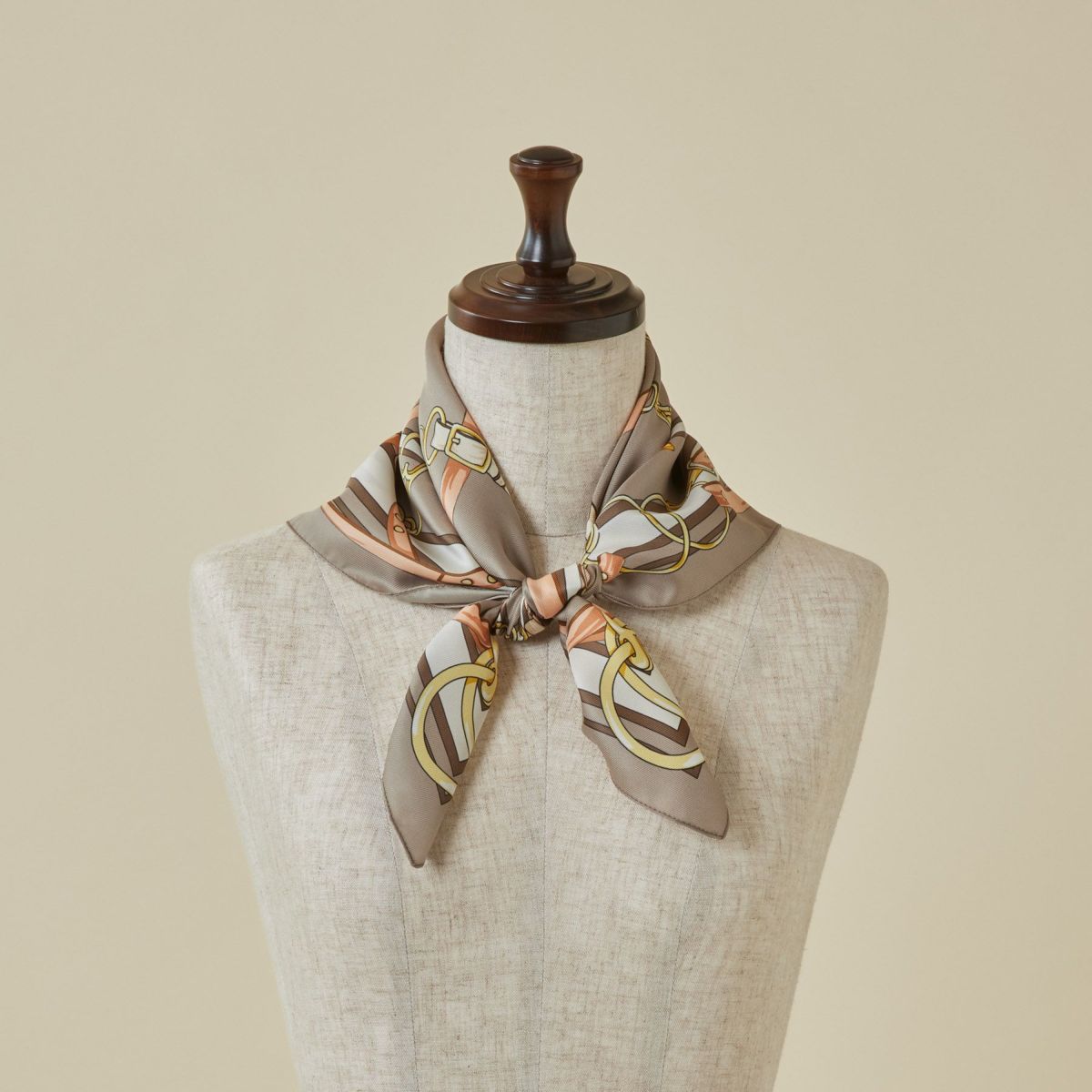 ベルト柄ウォッシャブルスカーフ＜ベージュ＞　イタリア製