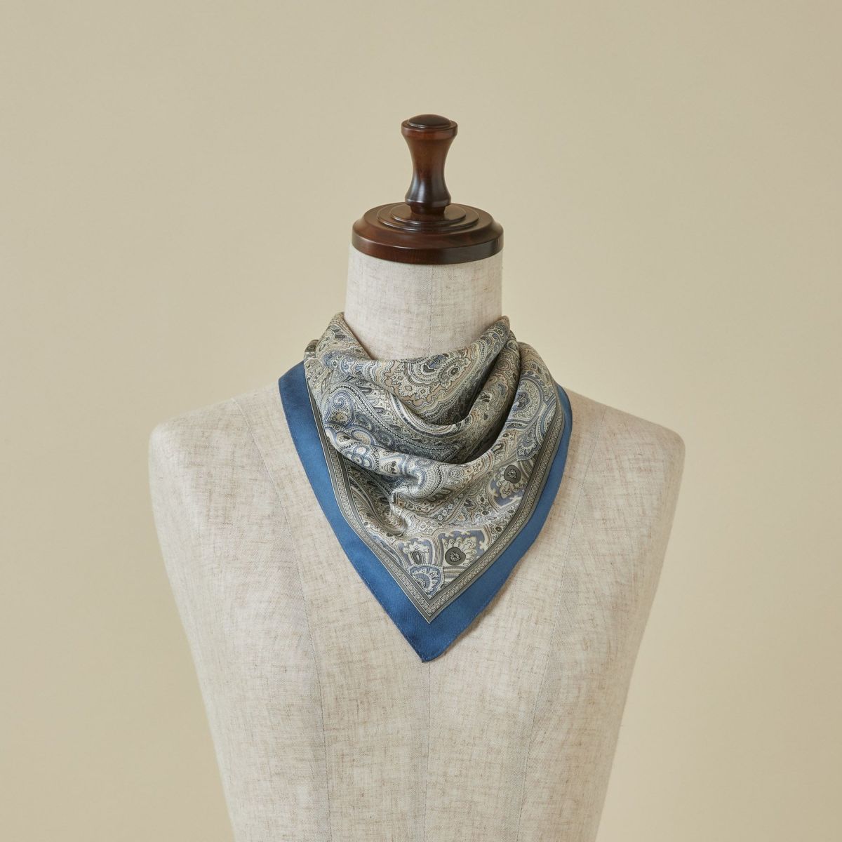 ペイズリースカーフ＜ブルー＞　シルク100%　日本製