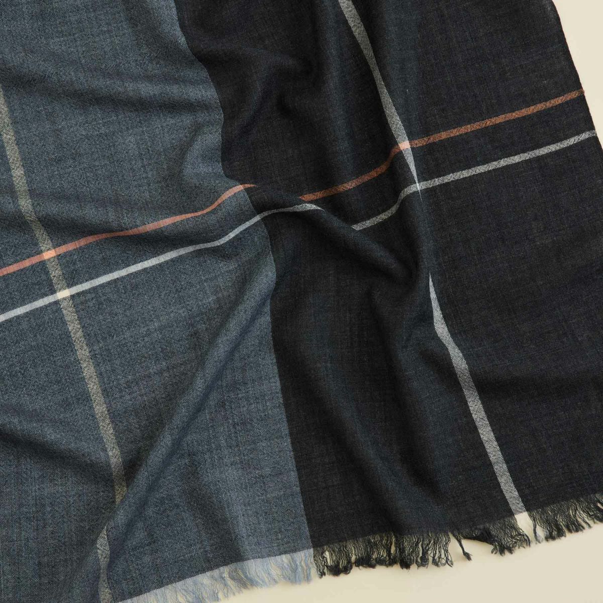 ウールソフトチェック大判ストール＜ブラック＞