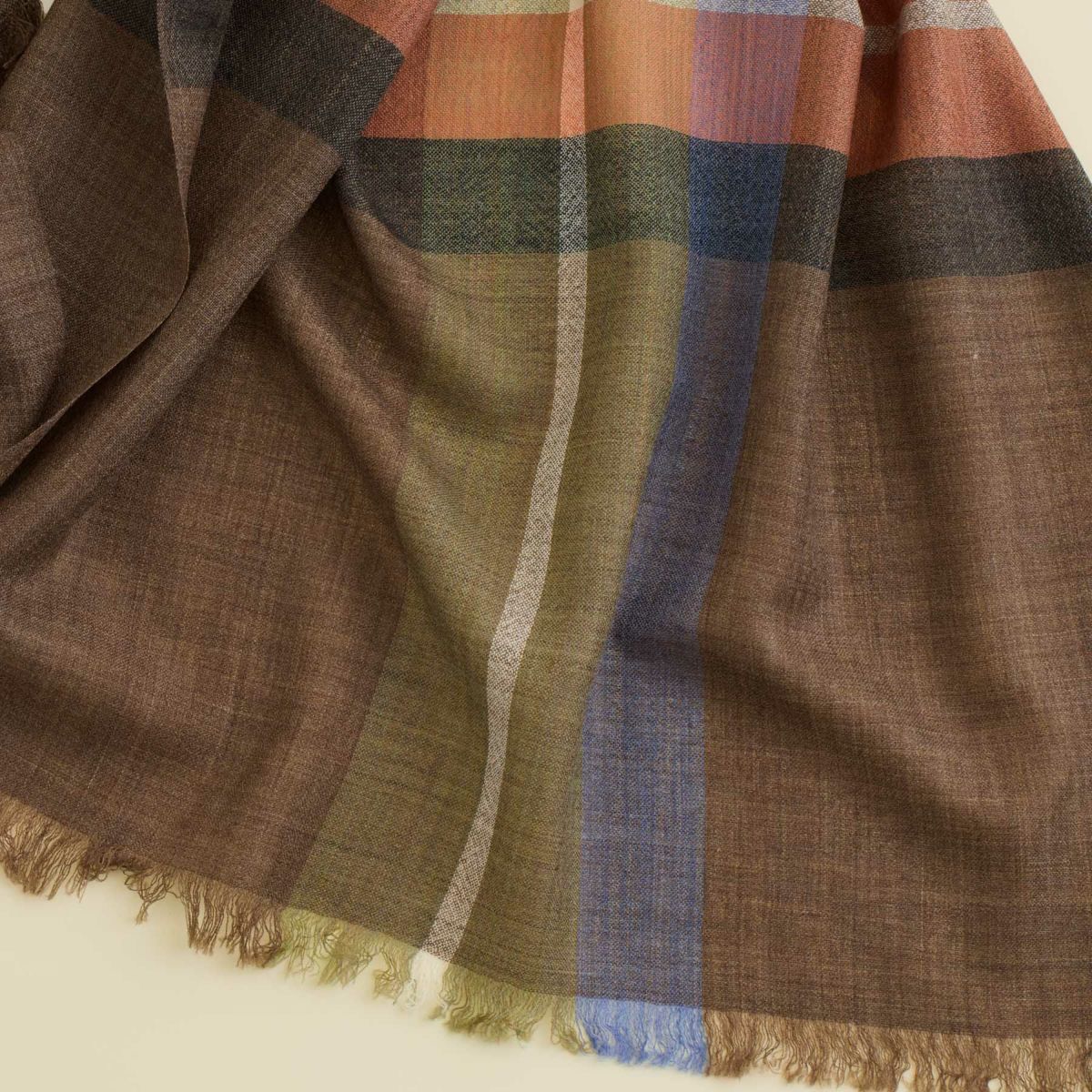ウールソフトチェック大判ストール＜ブラウン＞