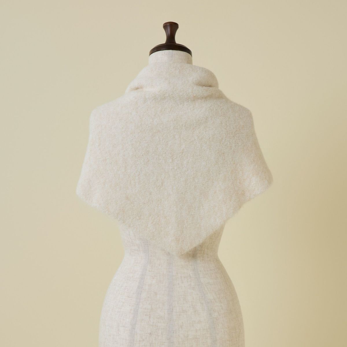 ウールブレンド三角ショール