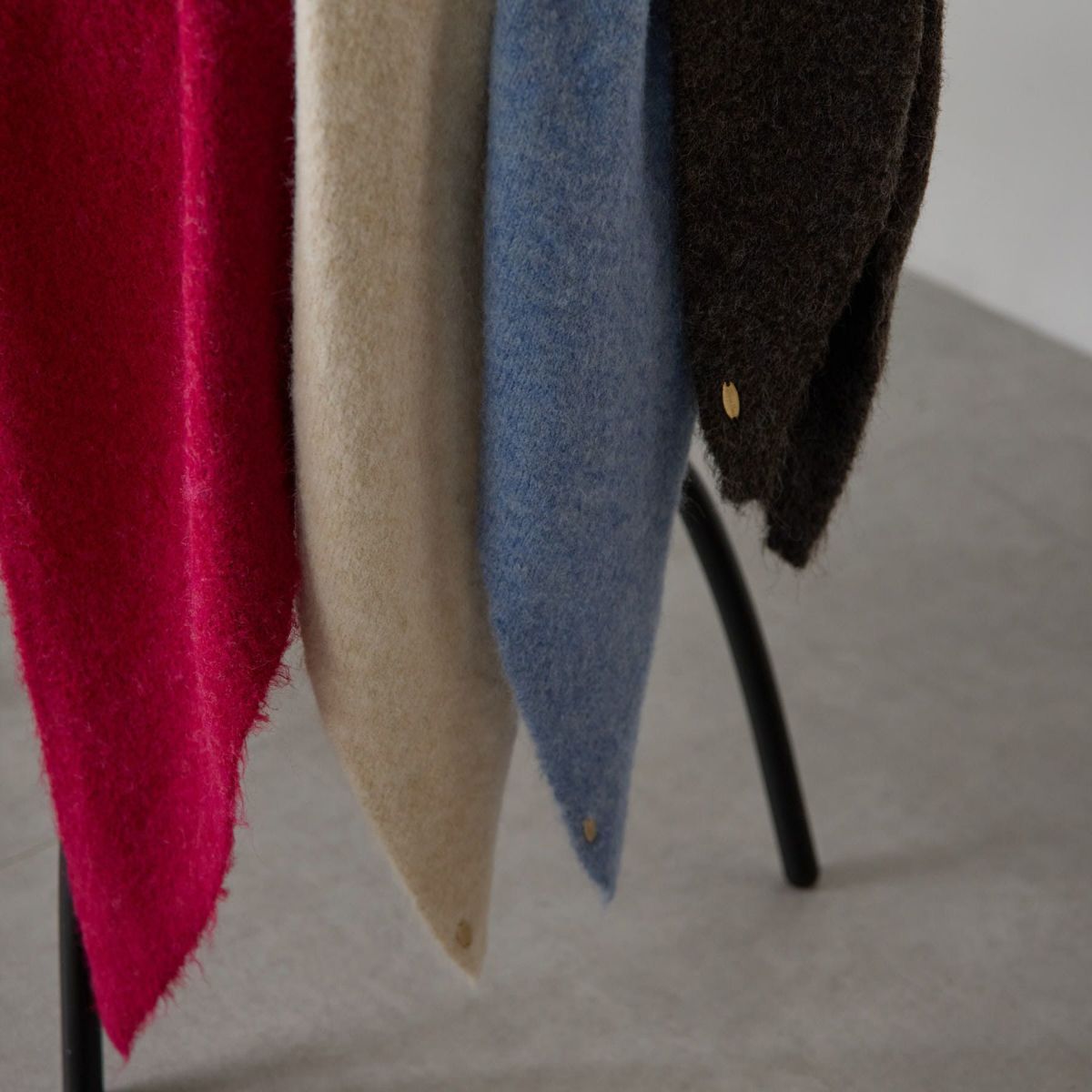 ウールブレンド三角ショール