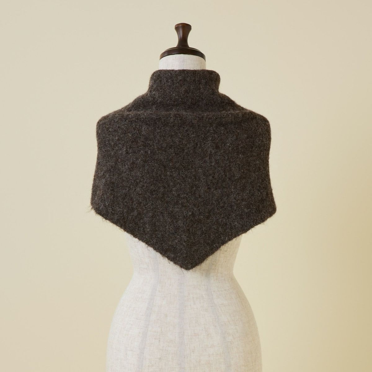  ウールブレンド三角ショール