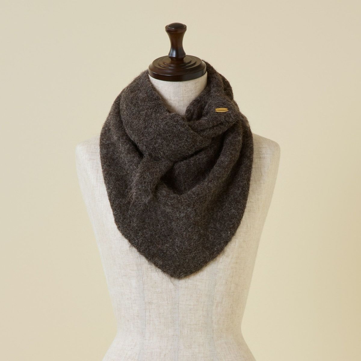  ウールブレンド三角ショール